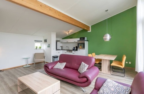 Oude-Tonge Casa | Casa de la isla limpia con hermosa vista, para grupos más grandes, es ideal para alquilar en combinación con th