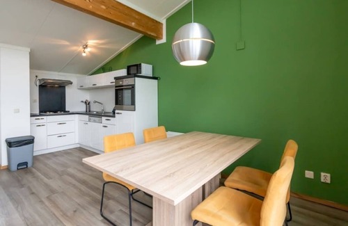Oude-Tonge Casa | Casa de la isla limpia con hermosa vista, para grupos más grandes, es ideal para alquilar en combinación con th