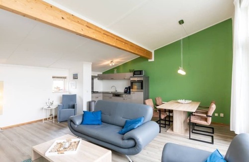 Oude-Tonge Casa | Casa de la isla limpia con hermosa vista, para grupos más grandes, es ideal para alquilar en combinación con th