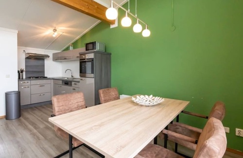 Oude-Tonge Casa | Casa de la isla limpia con hermosa vista, para grupos más grandes, es ideal para alquilar en combinación con th