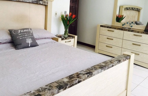 Playa Hermosa Casa | Duplex multifamiliar -3/2/1 BR contácteme con respecto a alquileres a largo plazo