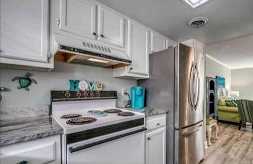 Myrtle Beach Casa | NEED SPACE? Entire Townhouse-Large 2-Bdrm 1,150sf Steps to Beach. 5% Off 7Nights