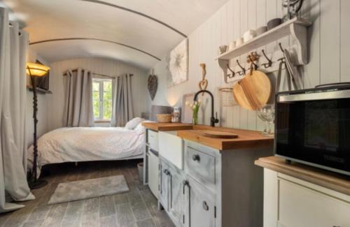 Reynoldston Otro | Nefoedd Romantic Shepherds Hut