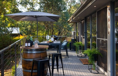Hepburn Springs Casa | Negroni Lane - A stylish villa nestled in the serene bushland of Hepburn Springs.