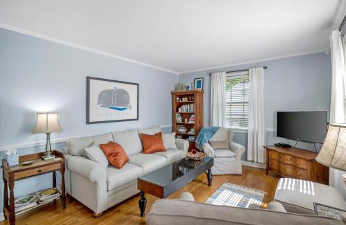 Inglewood Casa | Neighborhood Retreat, Large Yard, Fire Pit