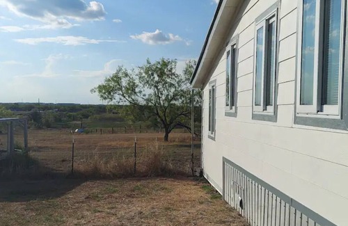 Del Valle Otro | Neighboring Circuit of the Americas; expansive city view; lots of open space