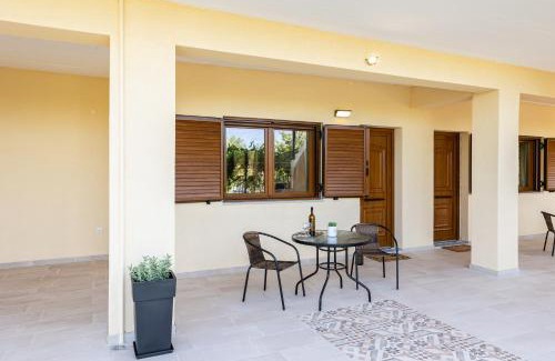 Kakovatos Apartamento | Nelly's Place garden house 1