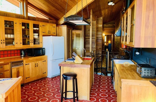 Nelson Casa | Nelson Beach Chalet 5 Bedroom Waterfront House