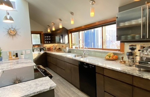 Nelson Casa | Nelson Lake and Mountain View