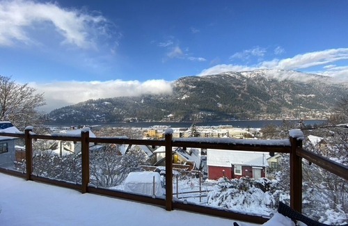 Nelson Casa | Nelson Lake and Mountain View