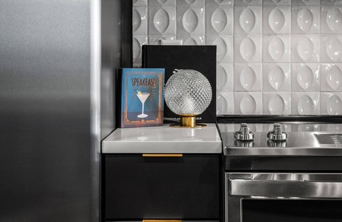 Nashville Apartamento | Neo- Luxe Nashville Speakeasy that sleeps 6!