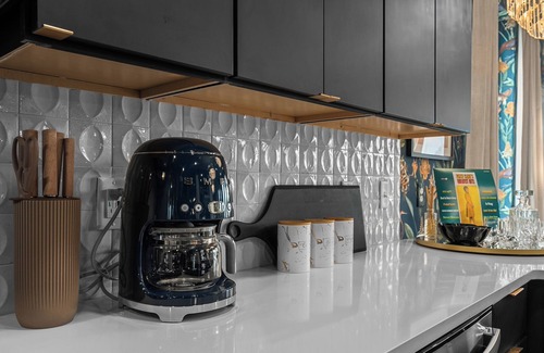 Nashville Apartamento | Neo- Luxe Nashville Speakeasy that sleeps 6!