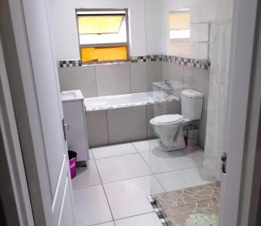 Goodwood Casa | Neo & Ruks Guest House goodwood 4