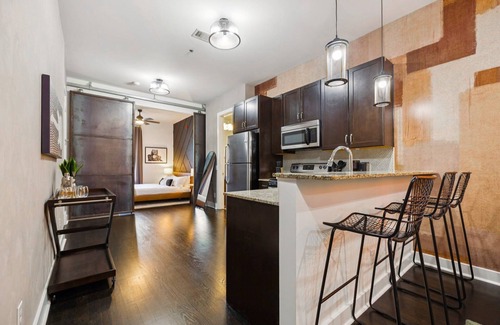 West End Condominio | Neon Daes Amazing 1 Bedroom Near Vandy and Broadway!