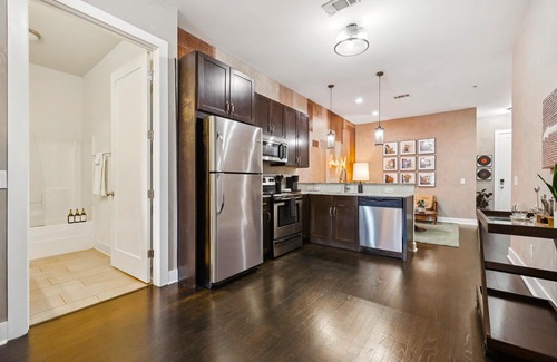West End Condominio | Neon Daes Amazing 1 Bedroom Near Vandy and Broadway!