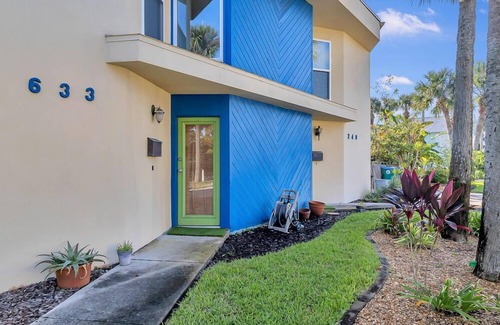 Neptune Beach Casa | Neptune's Nest - Beachside living just steps to the ocean and great dining