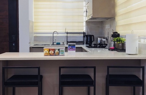 Sekondi-Takoradi Apartamento | NEST 1: Stylish 2BR with premium finishes, custom décor & stunning views.