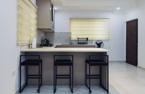 Sekondi-Takoradi Apartamento | NEST 2: Stylish 2BR with premium finishes, custom décor & stunning views