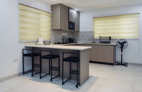 Sekondi-Takoradi Apartamento | NEST 2: Stylish 2BR with premium finishes, custom décor & stunning views