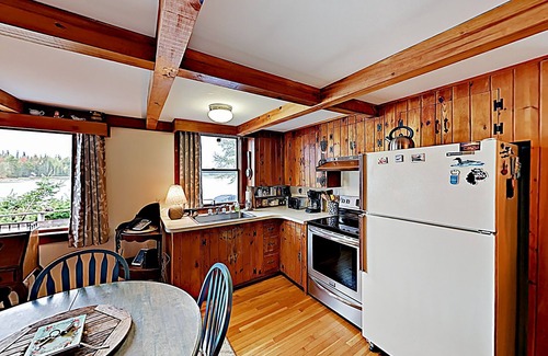 Mount Desert Cabaña | Nest On Mount Desert Isle w Beach - 8 Mi to Acadia