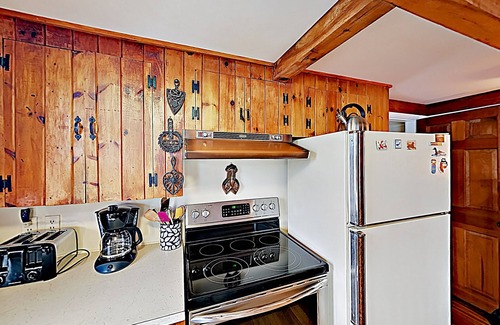 Mount Desert Cabaña | Nest On Mount Desert Isle w Beach - 8 Mi to Acadia