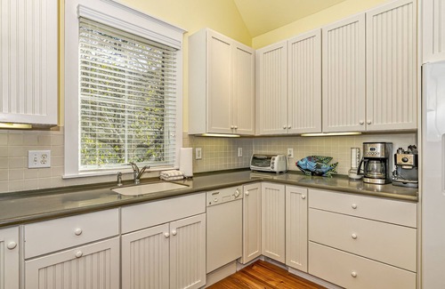 Bald Head Island Casa | Nestled in Keepers Landing neighborhood at this cozy two bedroom home! Access to both clubs