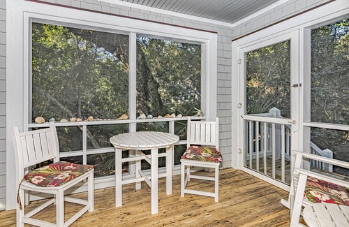 Bald Head Island Casa | Nestled in Keepers Landing neighborhood at this cozy two bedroom home! Access to both clubs