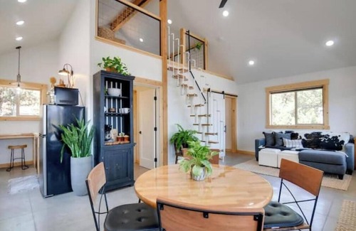 Apple Valley Casa | Nestled in Nature Zion’s Gateway-Jacuzzi Suite