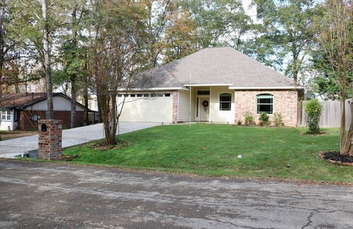Montgomery Casa | Charmimg home near Lake Conroe