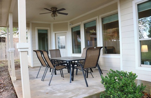 Montgomery Casa | Charmimg home near Lake Conroe
