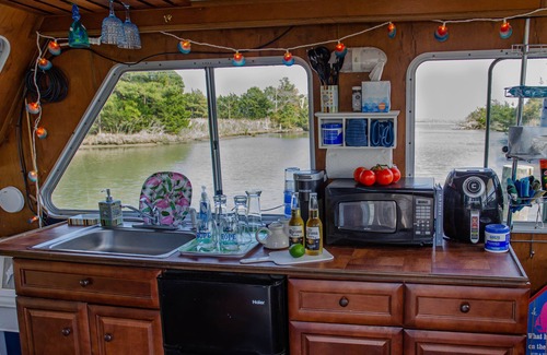 Snow Hill Alquiler De Eote | Nestled off the Chincoteague Bay in a Cozy Inlet