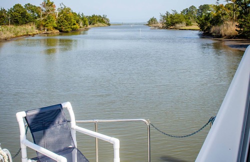Snow Hill Alquiler De Eote | Nestled off the Chincoteague Bay in a Cozy Inlet