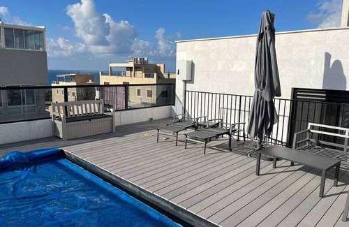 Netanya Apartamento | Netanya View Double Suite with a private heated pool for a perfect getaway.
