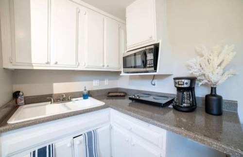 Ventura Apartamento | Netflix, Bikes, Stocked Kitchenette, Beach Gear