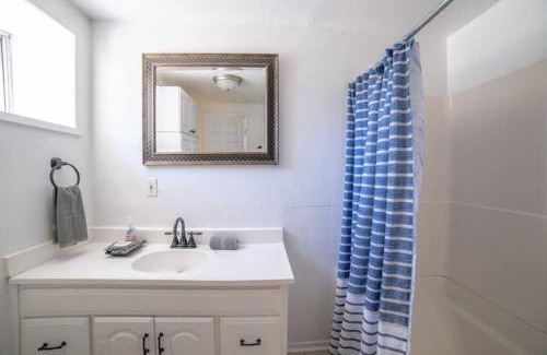 Ventura Apartamento | Netflix, Bikes, Stocked Kitchenette, Beach Gear