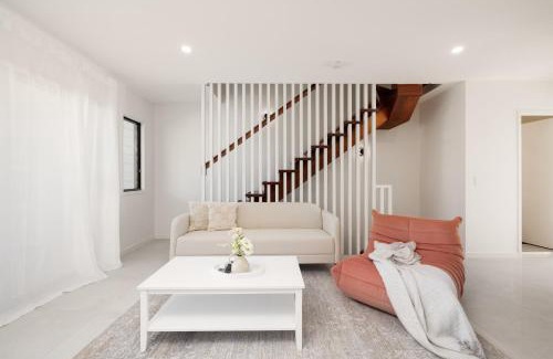 Southport Casa | Netflix Brand new 4BR Fast NBN AC Free Parking