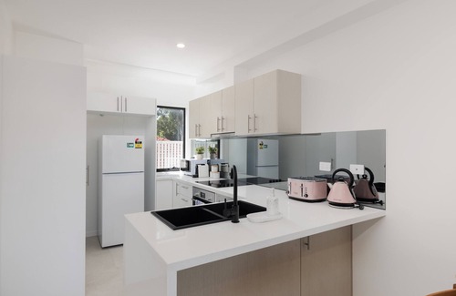 Southport Casa | Netflix, Brand new 4BR,Fast NBN,AC, Free Parking