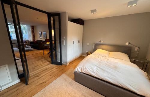Kleinmachnow Apartamento | Neue 2 Zimmer Wohnung im Grünen mit Terrasse und Platz