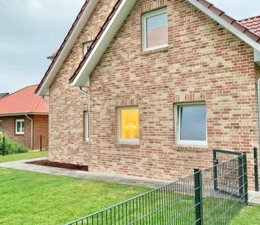 Butjadingen Casa | Neues Ferienhaus für Familien mit Garten und Sauna