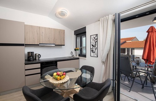 Medulin Apartamento | Neues, Modernes Ferienhaus, Direkt am Meer, nur 30m vom Strand Entfernt