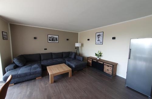 Schwerin Apartamento | Neumühler Hof Ferienwohnung "Stefan" bietet 4 Schlafzimmer und 4 Bäder , eine Große Badewanne und großer Terrasse zum Garten, kostenfreie Parkmöglichkeiten