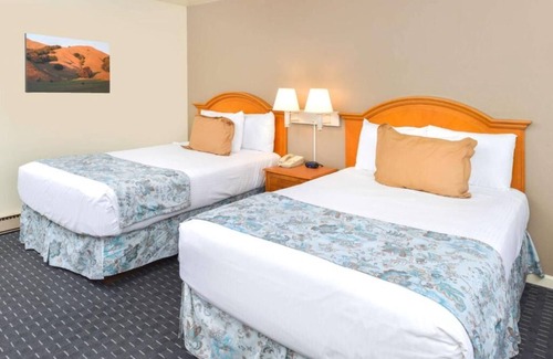 Solvang Hotel | Neverland Adventure! 2 Units w/ Continental Breakfast, Near Alisal Commons Park!