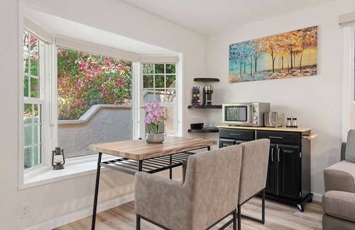 Campanil Casa | NEW 1 BD Sweet Hendry's Hideaway by the Beach – Hope Ranch!