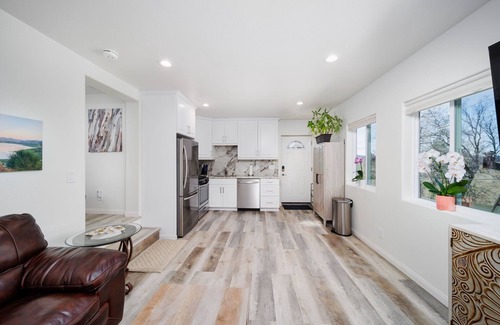 Lake Arrowhead Apartamento | New 1-Bdrm Apartment Suite - Pet-Friendly Cozy Mountain Escape Near Trail & Lake