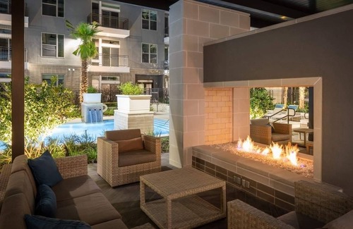 Washington Ave./ Memorial Park Apartamento | *NEW* 1|BDRM APT |POOL VIEWl -MINUTES FROM GALLERIA