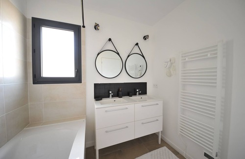 Leognan Casa | NEW 114M2 HOUSE with JACUZZI (sleeps 6)