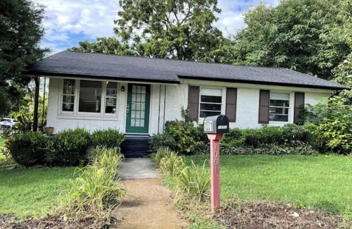Melrose Casa | New! 12 South 4 Bedroom Close to Everything