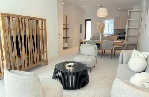 Westwind Apartamento | New 1bd Gated Pool Beach and Gym access