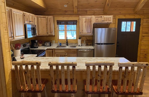 Deep Gap Cabina | New 2/2 Log Cabin, Rushing Trout Stream, Hot Tub, Fireplace, 8 acres, WiFi