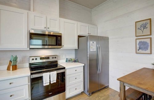 Port Aransas Casa | New 2 Bedroom Bungalow. Your Next Cozy Getaway!